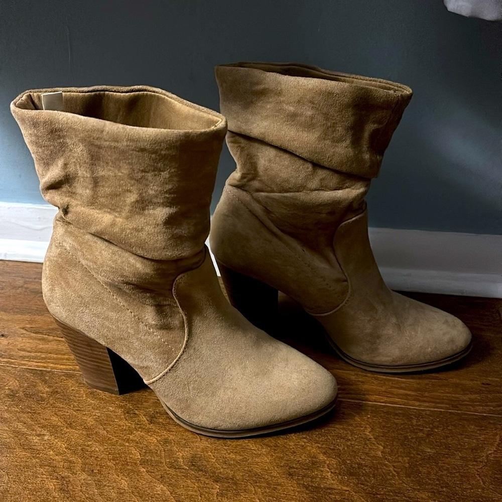 Tan Boots/Booties By Universal Thread - Picture 3 of 8
